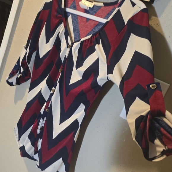 a'gaci Burgundy and Cream Chevron Blouse - Picture 3 of 4